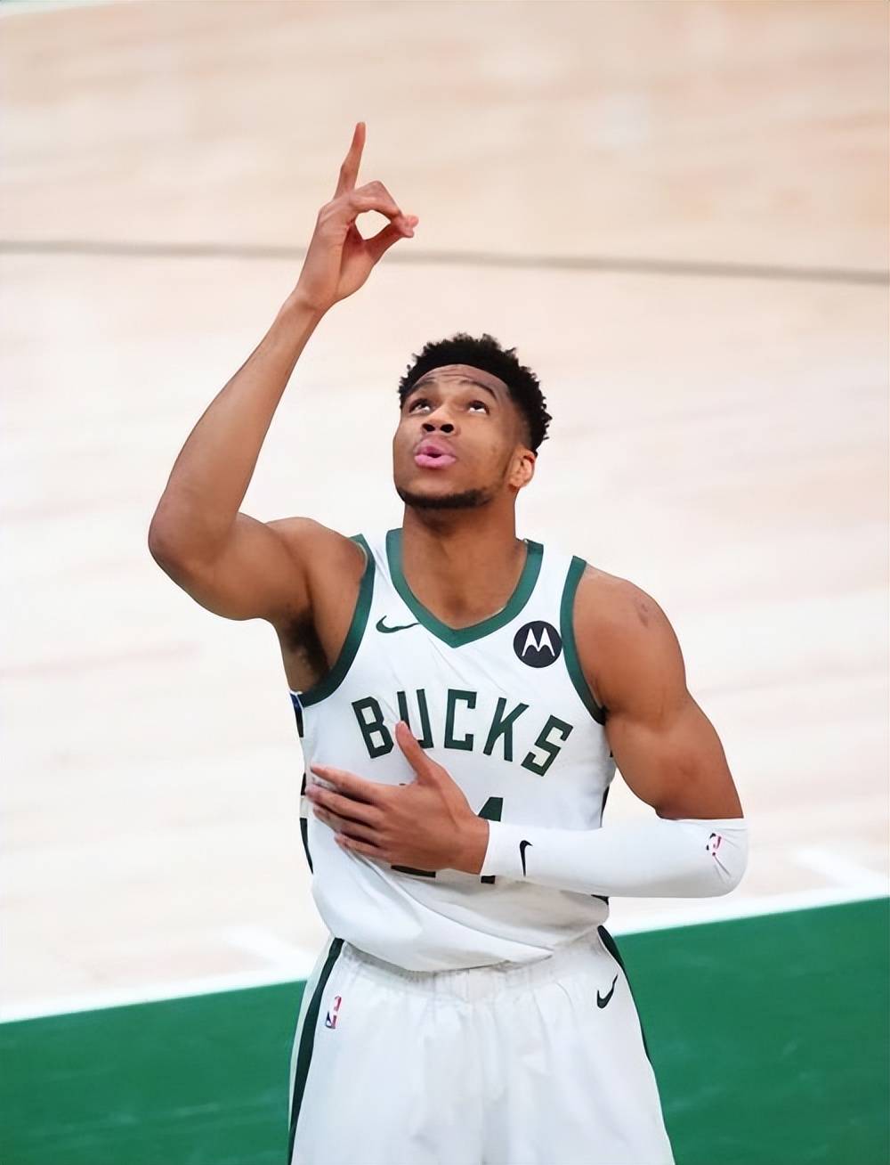 连输米兰马竞，齐沃赛后在更衣室与马洛塔和奥西利奥紧急开会（齐沃连负米兰、马竞，赛后更衣室与马洛塔、奥西利奥紧急会谈）