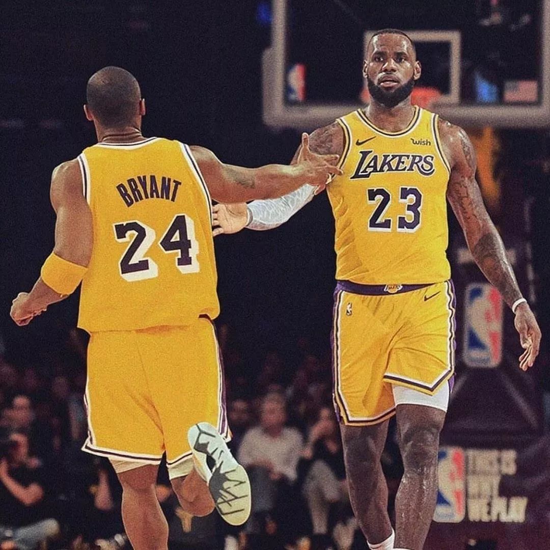 2025赛季，成都蓉城以红焰为刃、热血为甲，在三...（2025赛季，成都蓉城执赤焰为锋、披热血为甲，燃魂出征）