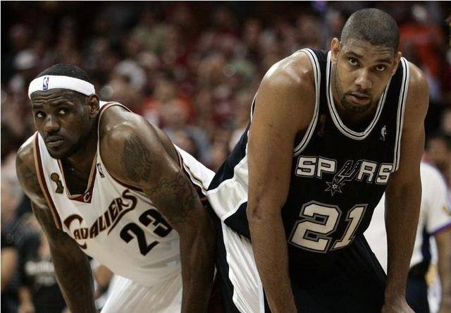 意甲出现一条大鱼！4大豪门开始抢人，年仅26岁4000万欧底价（意甲现顶级猎物：四大豪门围抢，26岁球星标价4000万欧）