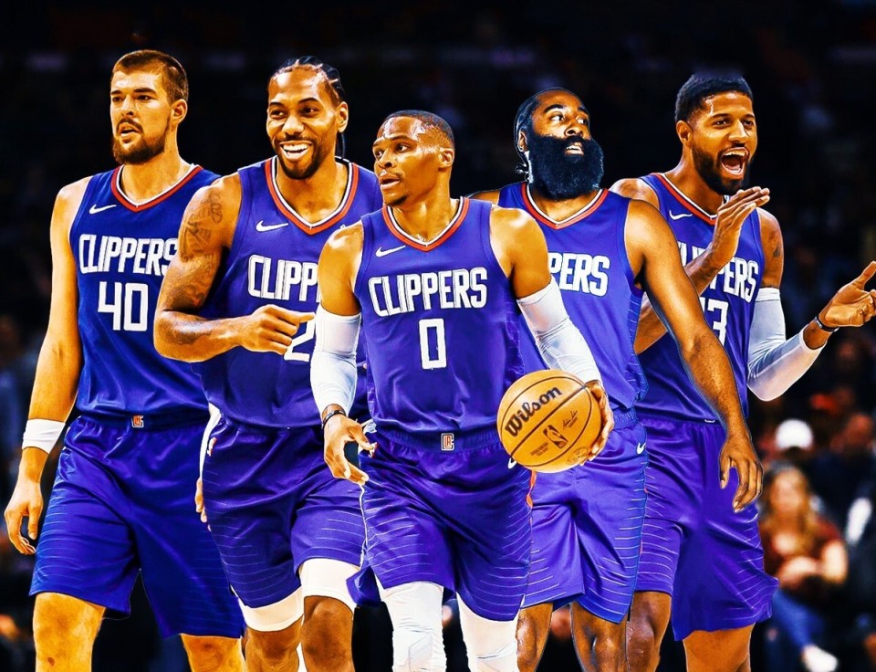 致敬若塔，阿隆索、阿诺德等人到安菲尔德纪念碑前献花（阿隆索、阿诺德等赴安菲尔德纪念碑献花，向若塔致敬）