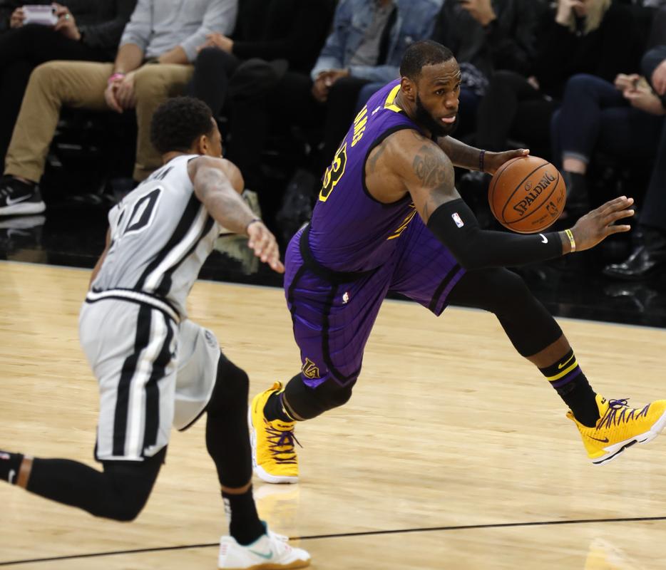 热刺官方：德拉古辛新赛季将改穿球队的3号球衣（热刺官宣：德拉古辛下赛季将身披3号战袍）