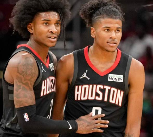 懂球帝2025年11月MVP候选出炉：姆巴佩、哈兰德领衔，莱万在列（懂球帝发布2025年11月MVP候选名单：姆巴佩、哈兰德领跑，莱万上榜）