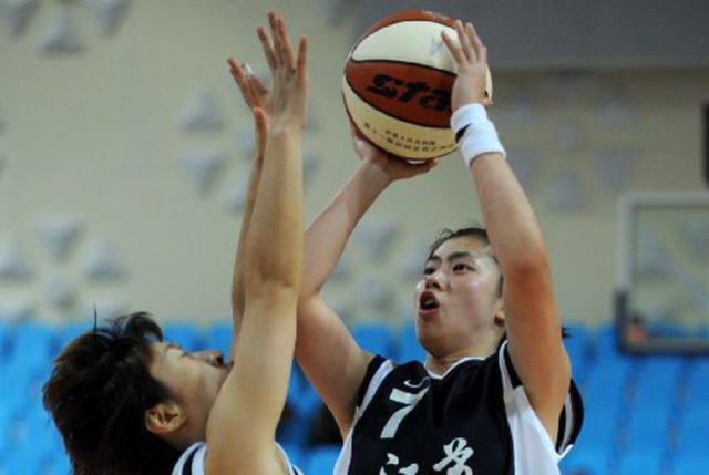 山东泰山推出官方授权球星卡，每盒售价698元（山东泰山发布官方授权球星卡，单盒定价698元）