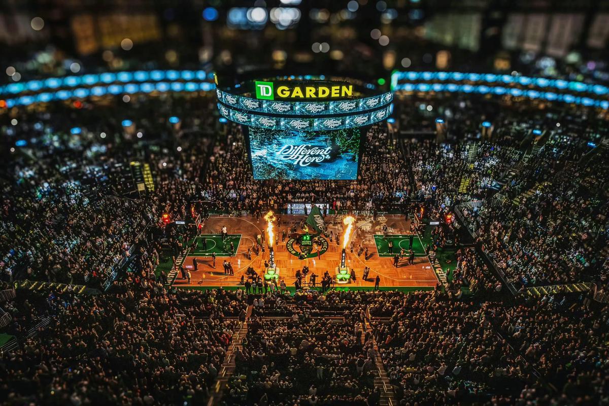 2-1！95分钟绝杀 英超13.1亿豪门18场不败终结 5.5亿战舰10轮9胜（2-1，95分钟补时绝杀！英超13.1亿豪门18场不败告终，5.5亿战舰10轮9胜）