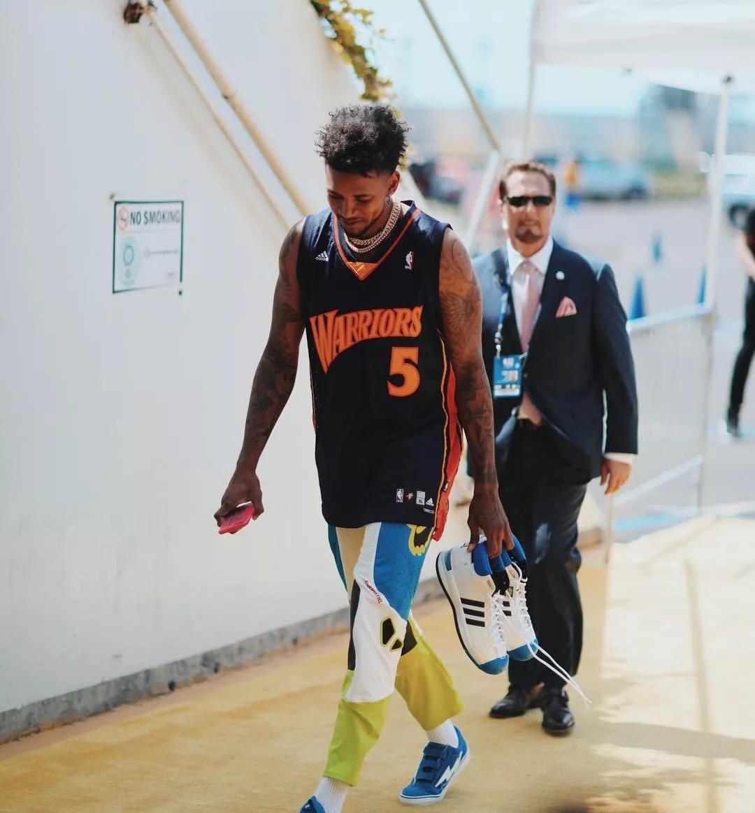 榜首战！中国女排赢酣畅淋漓一胜 李盈莹的替补揽得分王（榜首对决！中国女排畅快大胜，李盈莹替补勇夺得分王）