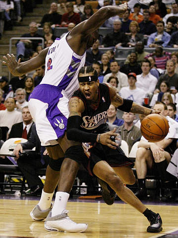 悉尼FC主帅：罗里腿筋受伤，无缘出战本周末对阵珀斯的联赛（悉尼FC主帅证实：罗里腿筋拉伤，将缺席周末对珀斯的联赛）