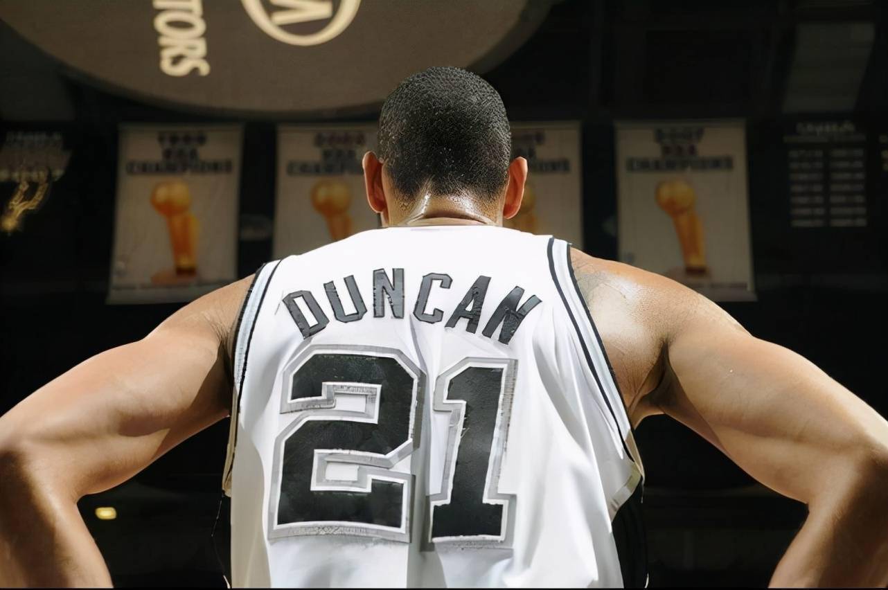 半场战报：阿贾克斯0-0加拉塔萨雷，双方破门乏术（半场速报：阿贾克斯0-0加拉塔萨雷，互交白卷）